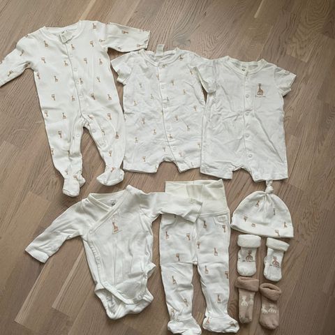 Klespakke til baby fra Sophie La Girafe x H&M