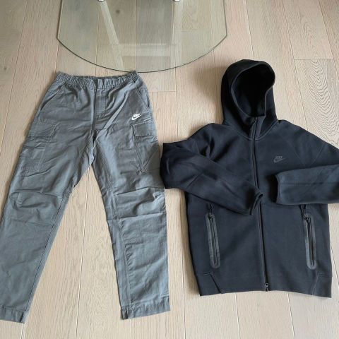 Nike Tech Fleece og Nike Cargo Pants