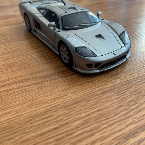 Saleen S7 2001 1:24