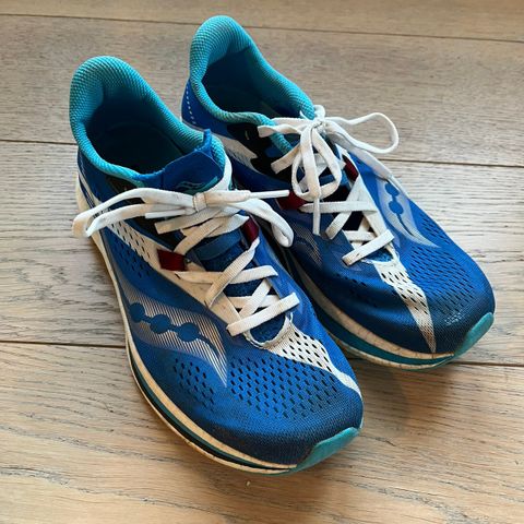 Saucony Endorphin Pro 2 karbonsko str 41