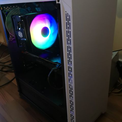 PC med Rog Strix B360-F gaming, 16GB Ram og i5 9600k!