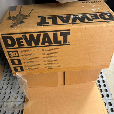 Dewalt DW743N