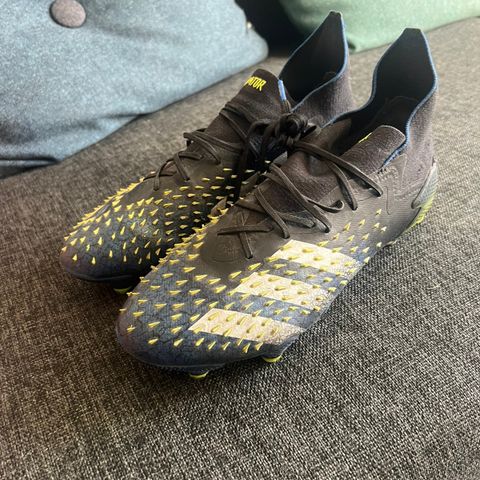 Adidas Predator Freak 1 fotballsko, Str 39 1/3