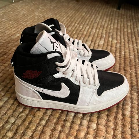 Air Jordan mid