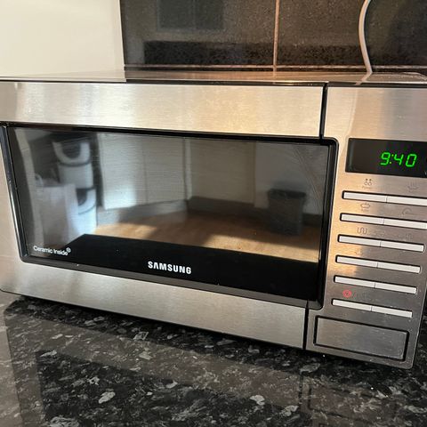 Samsung Microwave + Grill // Grill mikrobølgeovn, 23 L