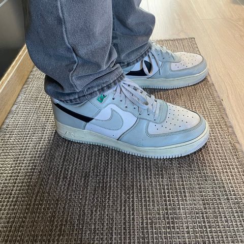 Nike AIR FORCE 1 '07 LV8 - Joggesko, str 46