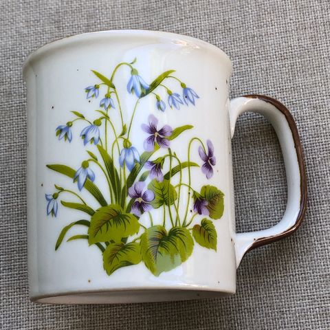 Vintage kaffe/tekrus med botanisk motiv