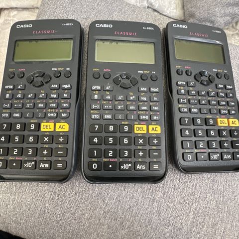 CASIO fx-82EX kalkulator - 1 stykk igjen