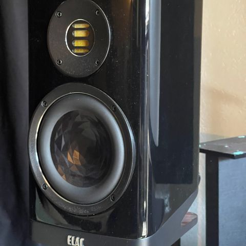 Elac Vela BS 403 svart