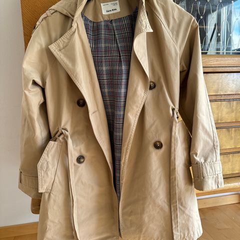 Zara Trenchcoat str 152