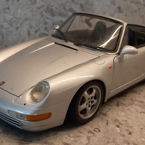 PORSCHE 911 TYPE 993 MODELLBIL I SKALA 1:18