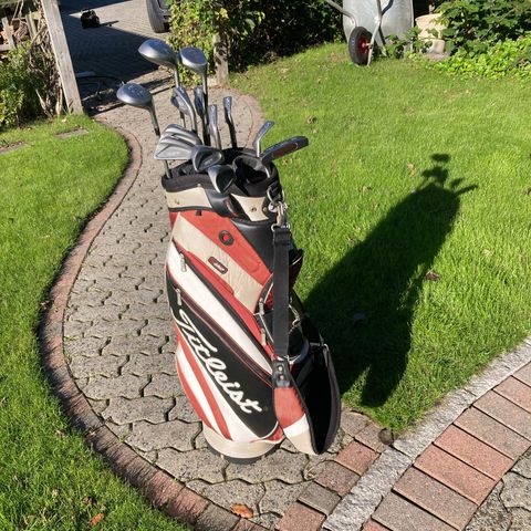 Mizuno herre golf sett med Titleist bag