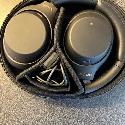 Sony trådløse around-ear hodetelefoner WH-1000XM4