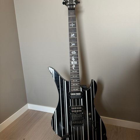 Schecter Synyster Gates Custom