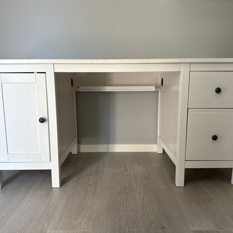 Hemnes skrivebord