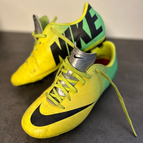 Nike fotballsko str. 35.5