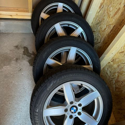 Dekk og felg selges 225/55R17