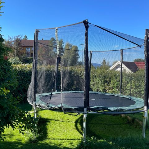 Trampoline selges