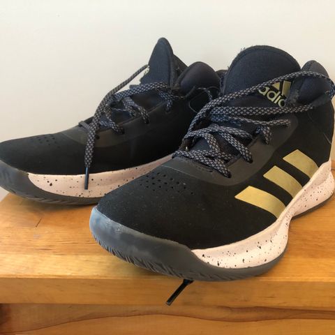 Adidas hallsko, pent brukt. Str 39 1/3.