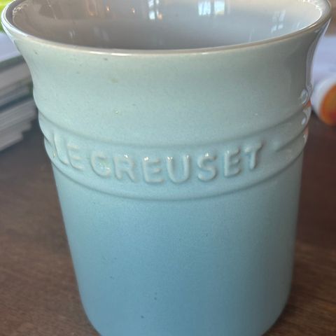 Le Creuset Redskapskrukke selges.