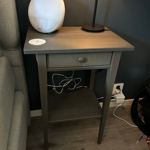 2x Ikea Hemnes m/ trådløs lader