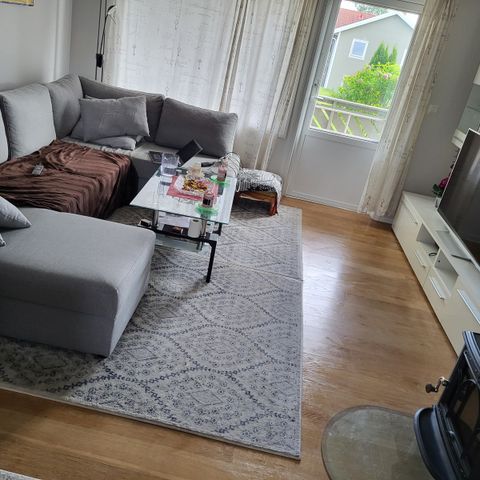 Pent sofa og  seng av sover