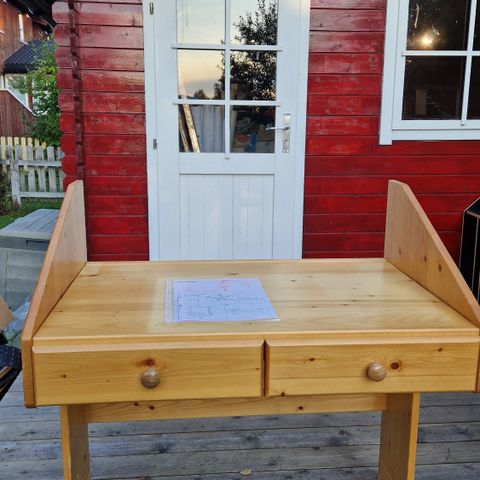 Stompa heltre justerbart skrivebord