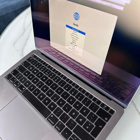 Macbook air 2019 (retina, 13 inch)