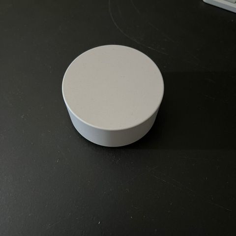 Surface dial