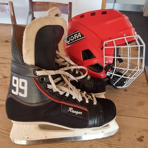 Ishockeyskøyter 270 mm (størrelse 42)  og hjelm