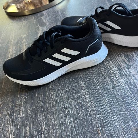 Adidas jogge/fritidssko