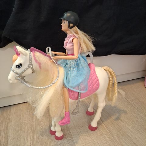 Barbie hest og dukke