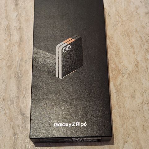 Lite brukt Samsung Z Flip 6 256 GB Black Crafted