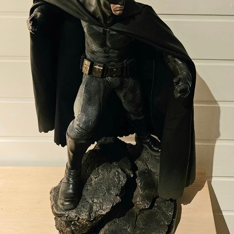 Batman Against Superman. Premium Format skulptur.