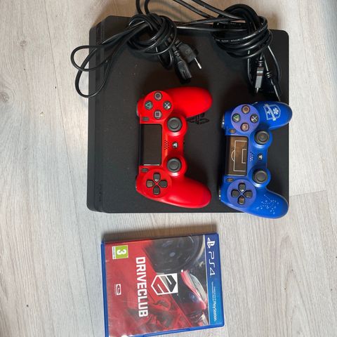 PS4 med 2 kontrollere