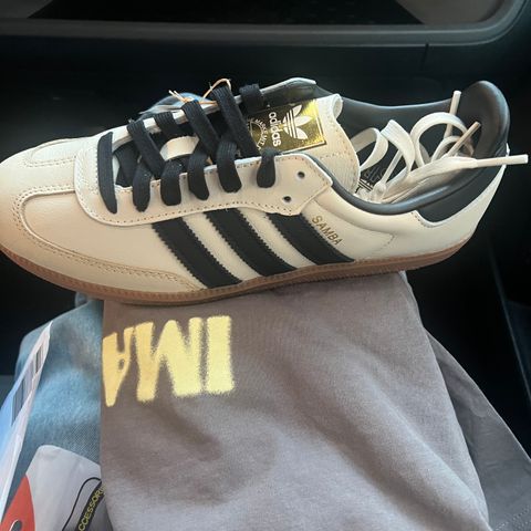 Helt ny adidas samba selges grun av feil størrelse 40,5