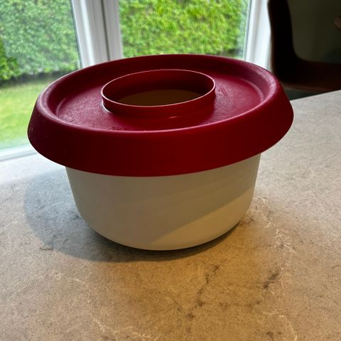 Tupperware bakebolle med hull 3 l