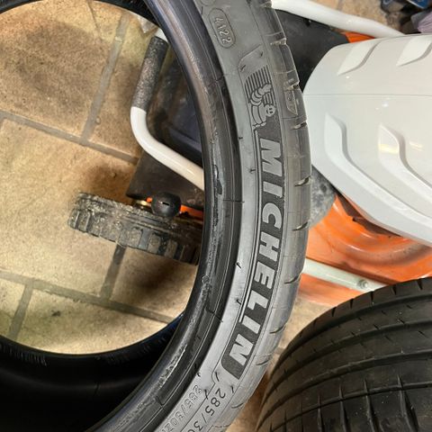 Michelin Pilot Sport 4S 225/35 ZR19 og 285/30 ZR19