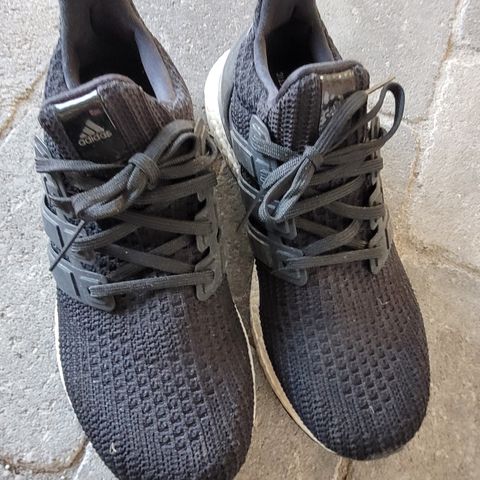 Adidas ultraboost joggesko.