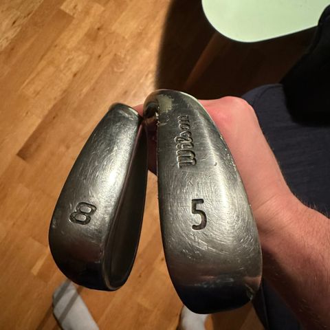 8’er (Golfsmith) og 5’er (Wilson) jern