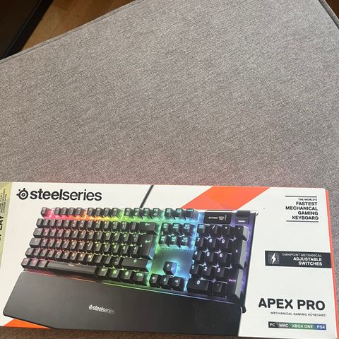 Rått ubrukt gaming tastatur selges