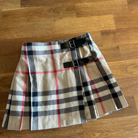 Klassisk Burberry skjørt