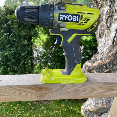 Ryobi drill, batteri, lader og bag