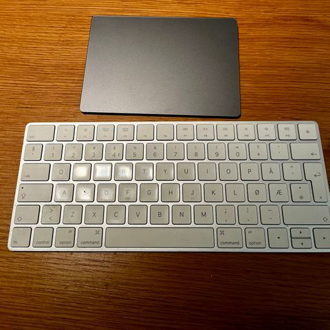 Apple Magic Keyboard (norsk) + Magic Trackpad