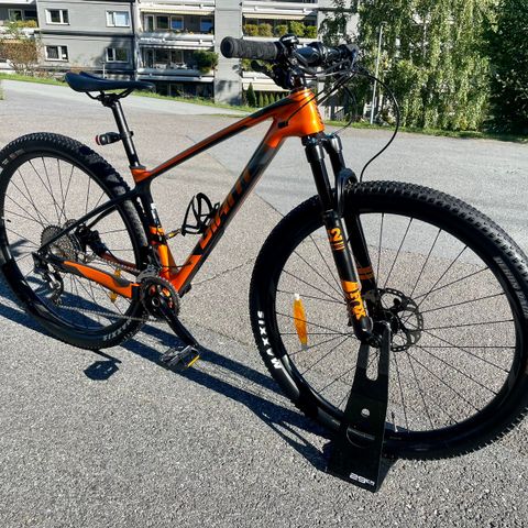 Giant XTC Adcanced Carbon, str Small (15"), XT gir og bremser