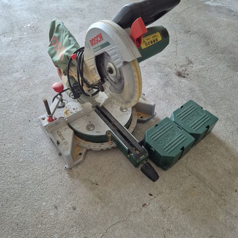 Bosch PCM 800 S Kapp/gjæring sag