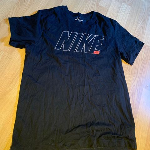 Nike t-shirt herre str L, lite brukt 100kr