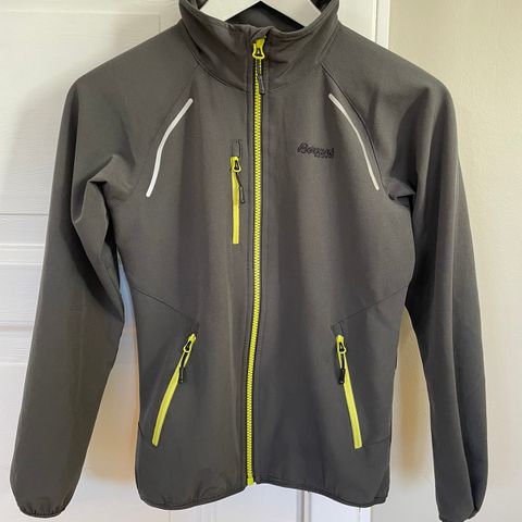 Bergans Sjoa softshell jakke str 140