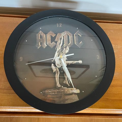 AC/DC vegg klokke