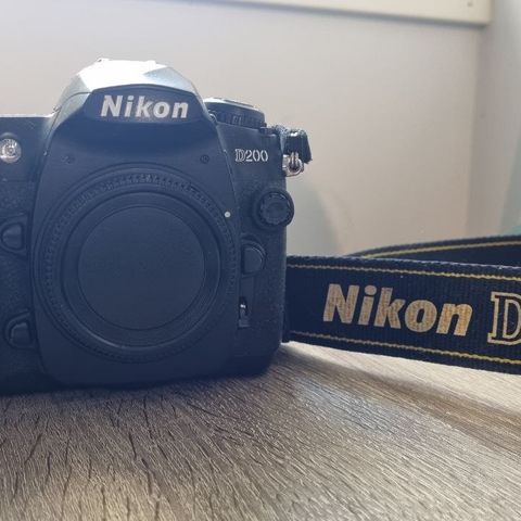 Nikon D200 Kamera med batterier og minnekort